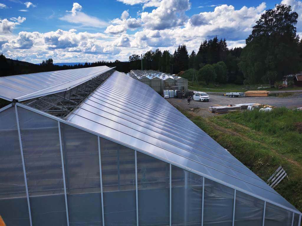 Polycarbonate greenhouse roof