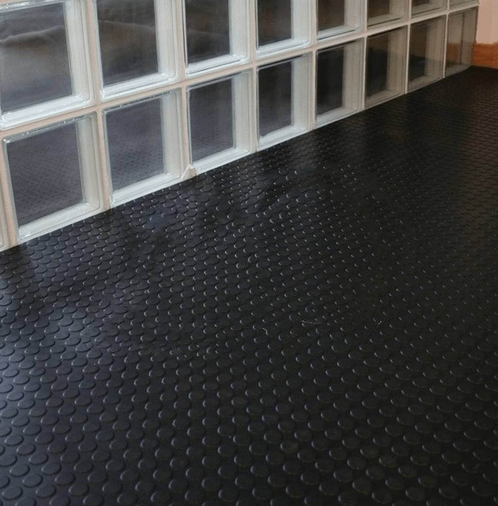 Floors covered with non-slip rubber coating